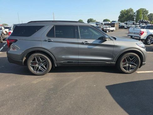 Used 2025 Ford Explorer ST-Line w/ Premium Package RWD image 4
