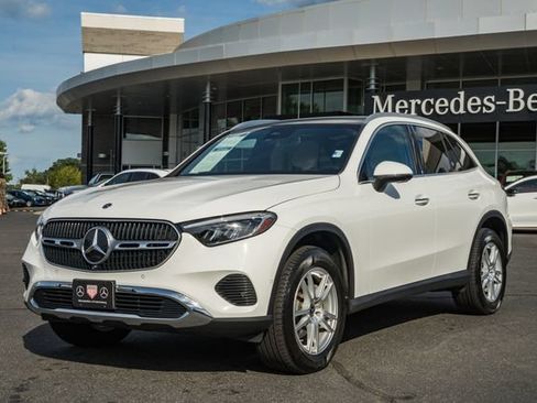 Used 2023 Mercedes-Benz GLC 300 4MATIC image 3