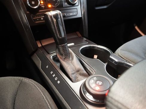 Used 2017 Ford Explorer XLT image 19