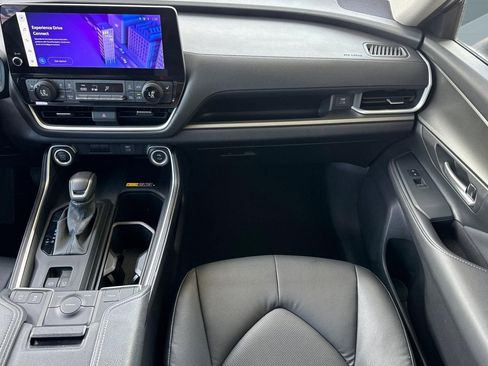 Used 2025 Toyota Grand Highlander FWD image 29