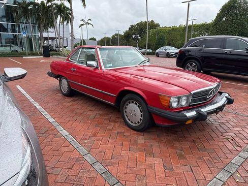 Used 1989 Mercedes-Benz 560 SL image 2