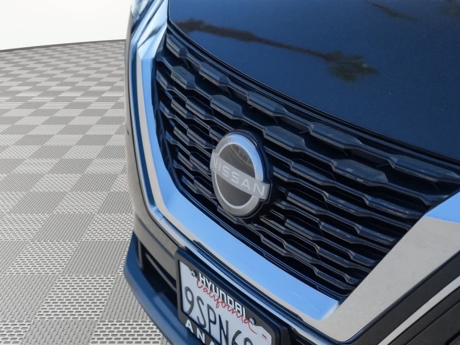 Used 2023 Nissan Rogue SV FWD image 6