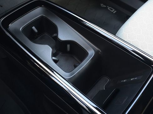 Used 2024 Volkswagen ID.4 S image 46