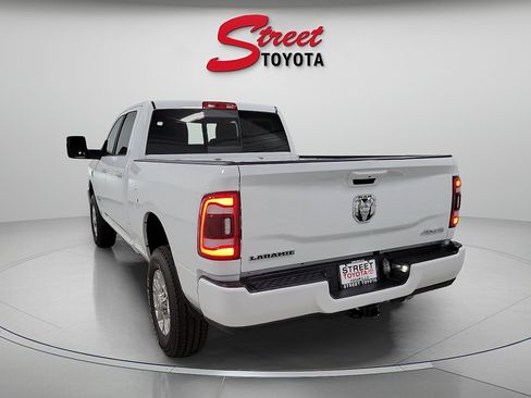 Used 2024 RAM 2500 Laramie AWD/4WD image 2
