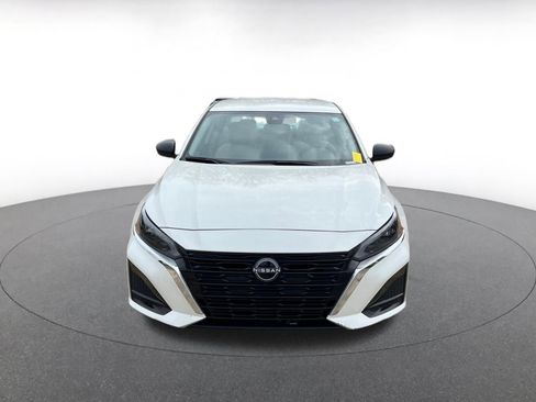 Used 2025 Nissan Altima 2.5 SV image 3