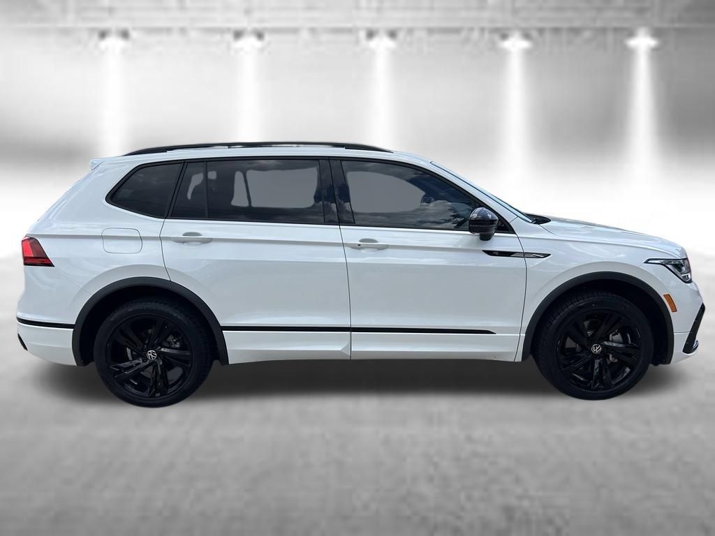Certified 2023 Volkswagen Tiguan SE R-Line FWD image 7