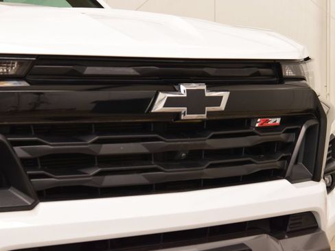 Used 2024 Chevrolet Colorado Z71 w/ Z71 Convenience Package 2 AWD/4WD image 11