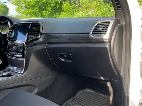 Used 2021 Jeep Grand Cherokee Laredo image 18