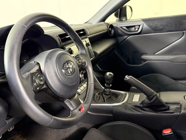 Used 2025 Toyota GR86 Premium RWD image 6