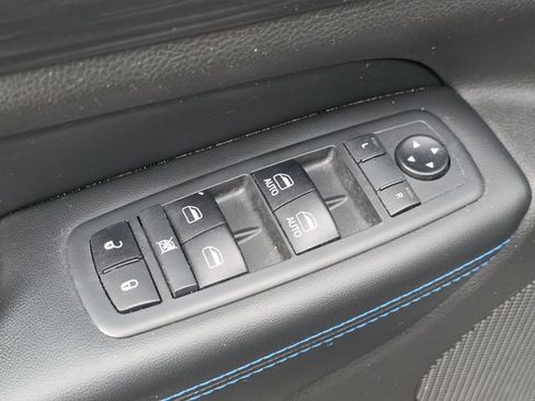 Used 2019 Jeep Grand Cherokee Laredo AWD/4WD image 29