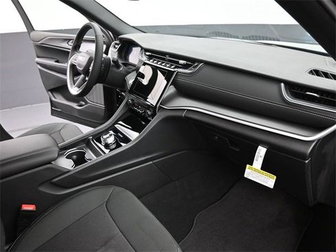 New 2025 Jeep Grand Cherokee Laredo image 25