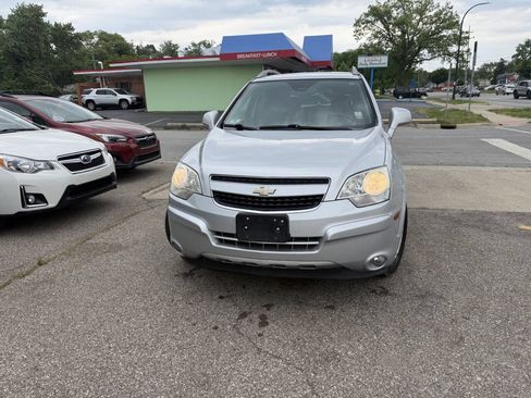 Used 2013 Chevrolet Captiva Sport LT FWD image 3