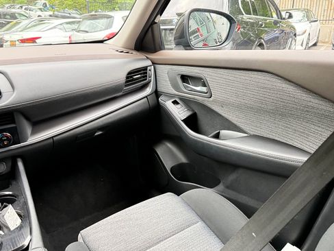 Used 2023 Nissan Rogue SV AWD/4WD image 16