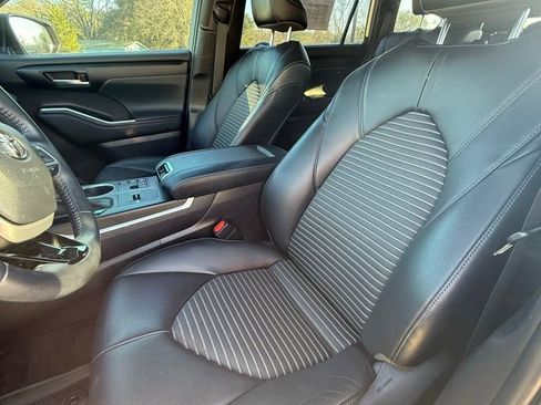 Used 2023 Toyota Highlander XSE image 9