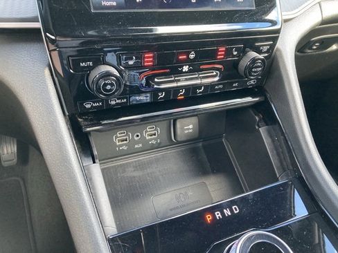 Used 2023 Jeep Grand Cherokee L Laredo image 25