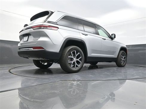 New 2025 Jeep Grand Cherokee Limited image 23