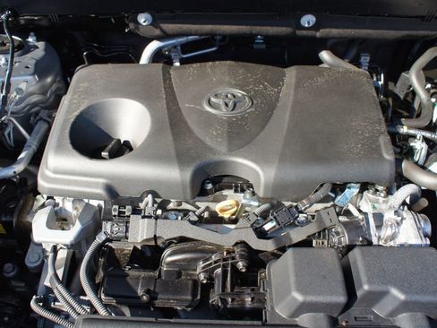 Used 2025 Toyota RAV4 XLE Premium image 28