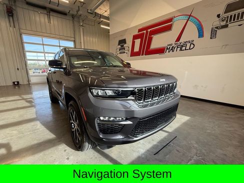 Used 2024 Jeep Grand Cherokee Limited w/ Luxury Tech Group II image 2