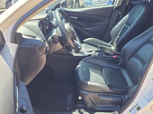 Used 2019 Toyota Yaris XLE FWD image 19