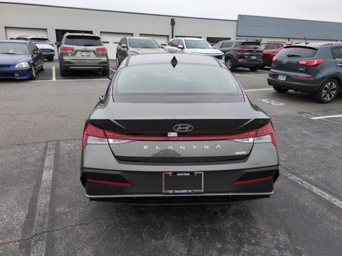 New 2026 Hyundai Elantra Hybrid FWD image 6