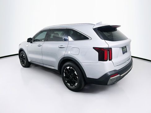 Used 2024 Kia Sorento S w/ Panoramic Sunroof Package image 5