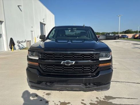 Used 2017 Chevrolet Silverado 1500 Custom w/ Custom Convenience Package RWD image 8