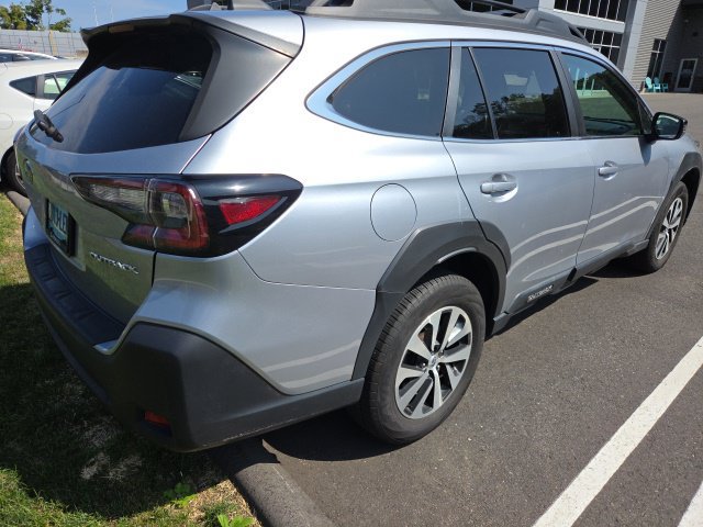 Used 2024 Subaru Outback Premium AWD/4WD image 16