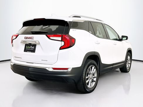 Used 2024 GMC Terrain SLT image 9