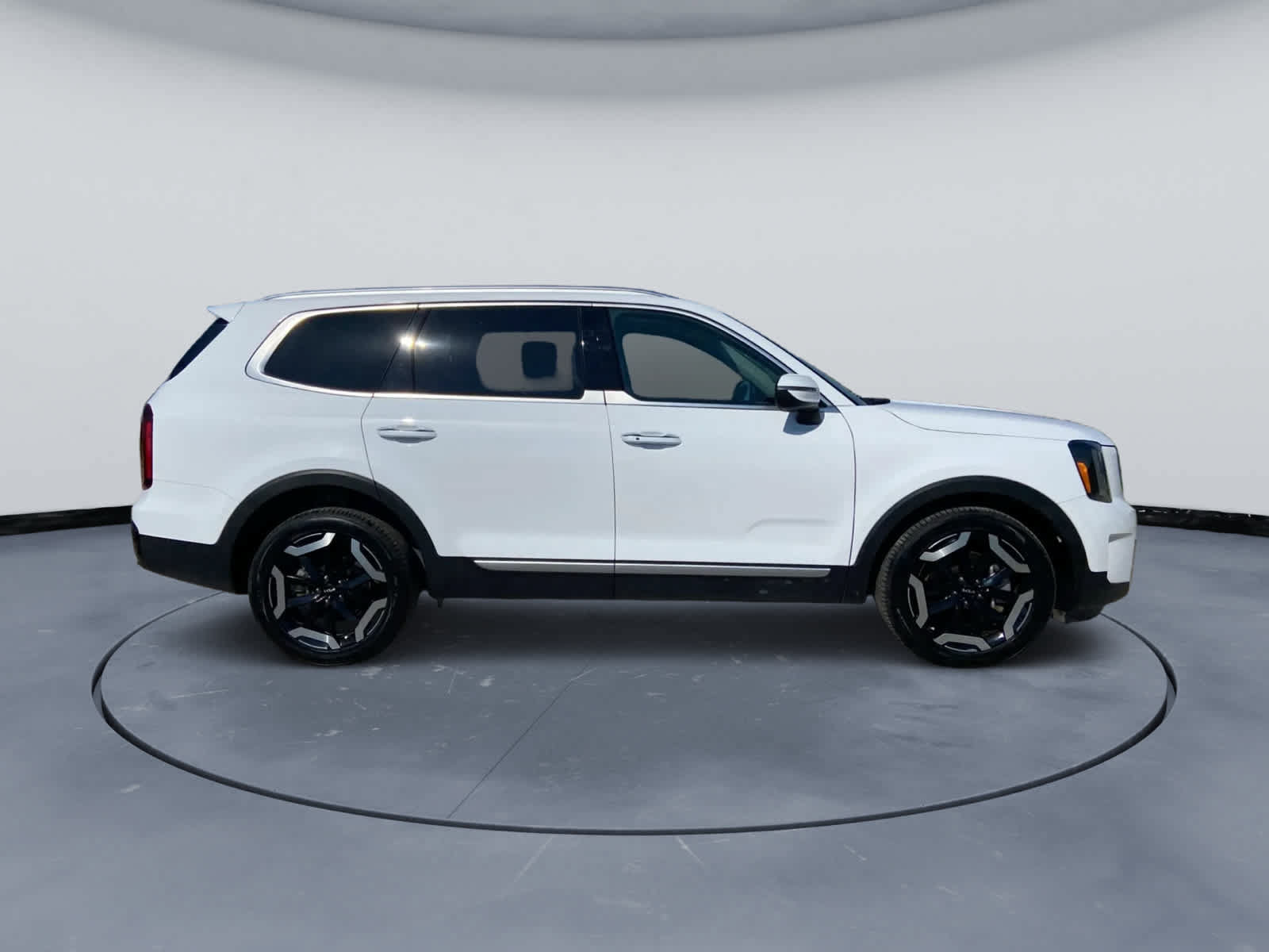 Used 2024 Kia Telluride S w/ S Sunroof Package FWD image 4