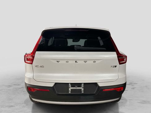 Used 2022 Volvo XC40 T5 Momentum AWD/4WD image 4