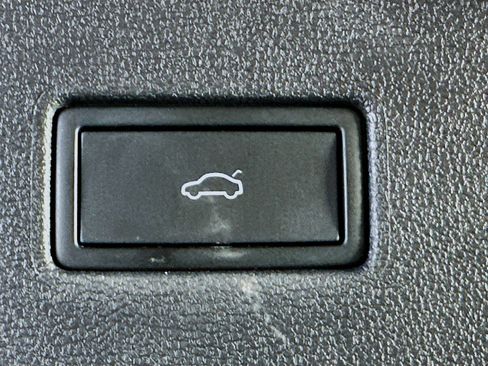 Used 2023 Volkswagen Tiguan SE R-Line FWD image 27