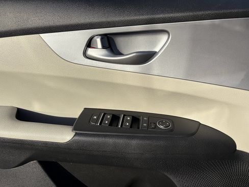 Used 2022 Kia Forte LXS FWD image 23