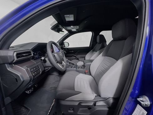 Used 2025 Toyota Tacoma TRD Sport image 14