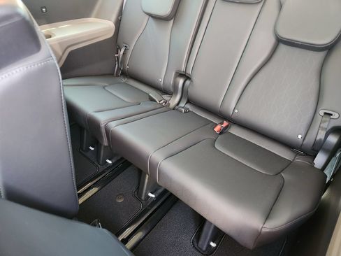 New 2026 Kia Carnival EX FWD image 24