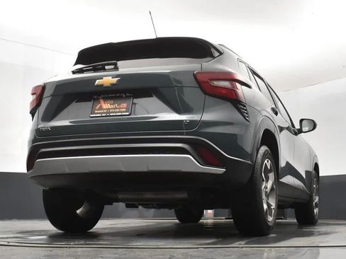 Used 2025 Chevrolet Trax LT image 13