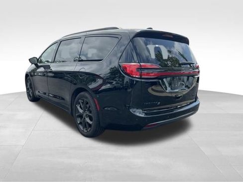 Used 2025 Chrysler Pacifica Limited FWD image 5