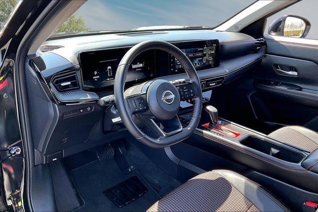 Certified 2025 Nissan Kicks SR FWD image 16