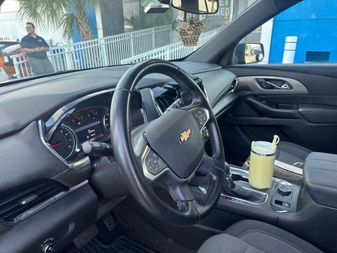Used 2023 Chevrolet Traverse LT FWD image 8