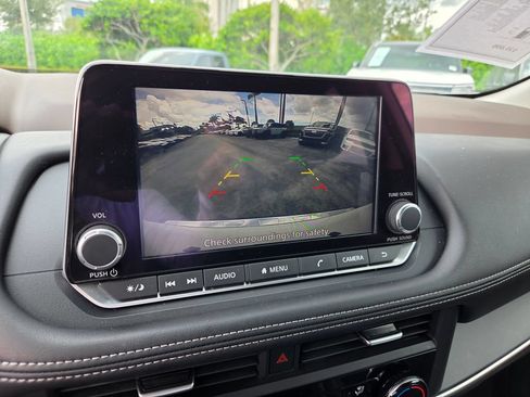 Used 2023 Nissan Rogue S FWD image 3