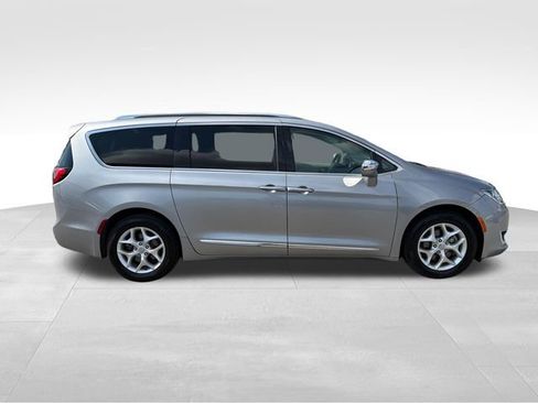 Used 2020 Chrysler Pacifica Limited FWD image 8