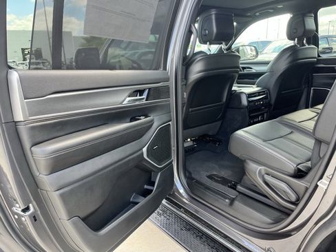 New 2025 Jeep Wagoneer 4WD w/ Convenience Group I image 17