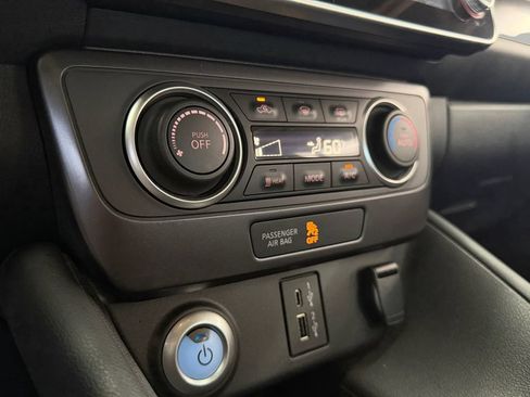 Used 2025 Nissan Leaf S FWD image 22