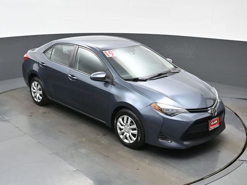 Used 2019 Toyota Corolla LE image 32