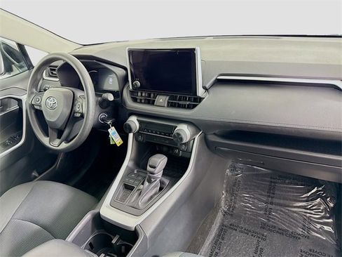 Certified 2025 Toyota RAV4 LE image 27