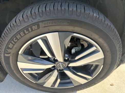 Used 2023 Nissan Rogue SL w/ SL Premium Package image 8