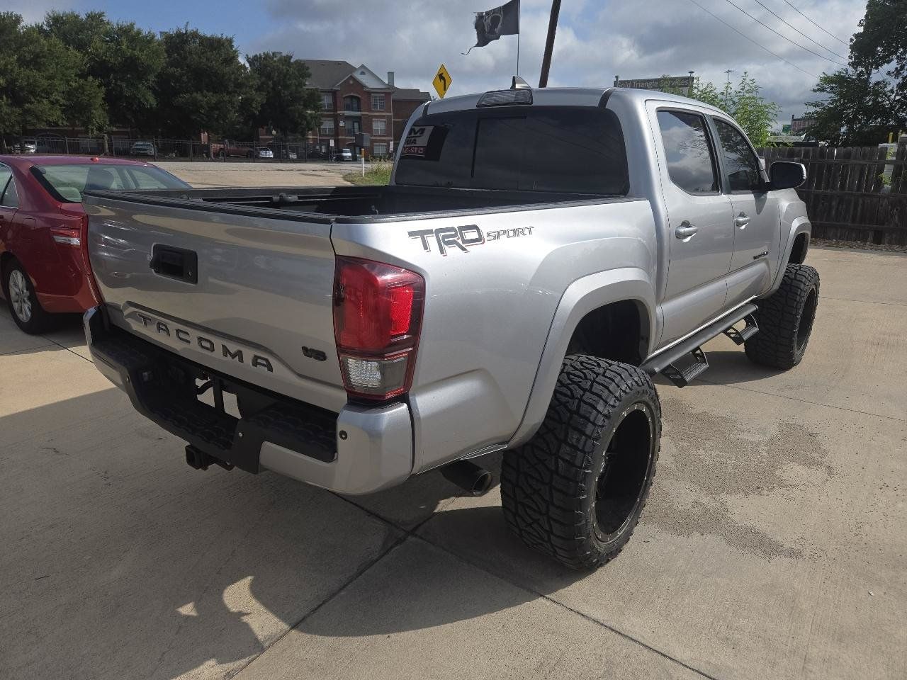 Used 2018 Toyota Tacoma TRD Sport w/ Technology Package RWD image 8