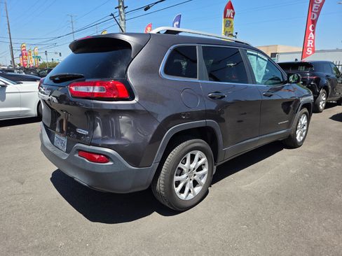 Used 2016 Jeep Cherokee Latitude FWD image 4