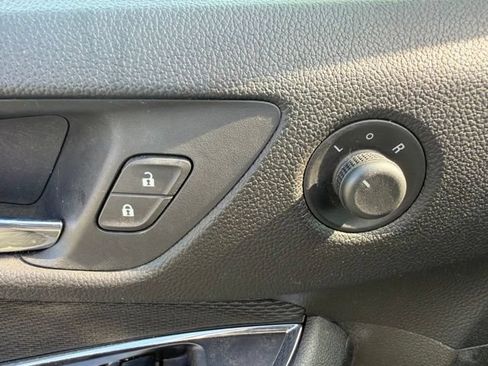 Used 2017 Chevrolet Cruze LT FWD image 19