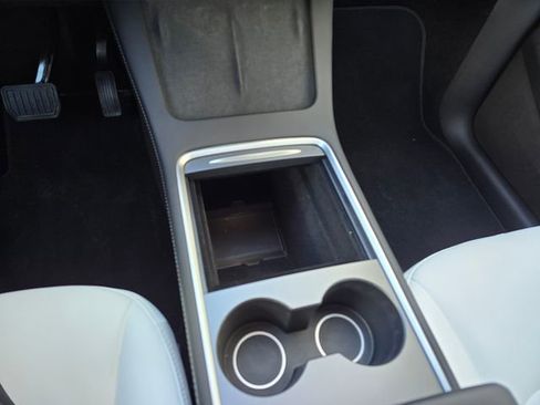 Used 2025 Tesla Model Y Long Range image 28