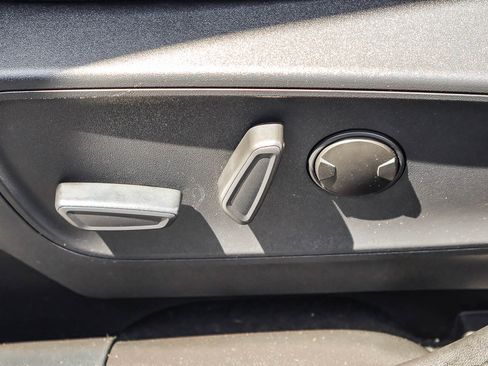 Used 2025 Ford Escape SE FWD image 12